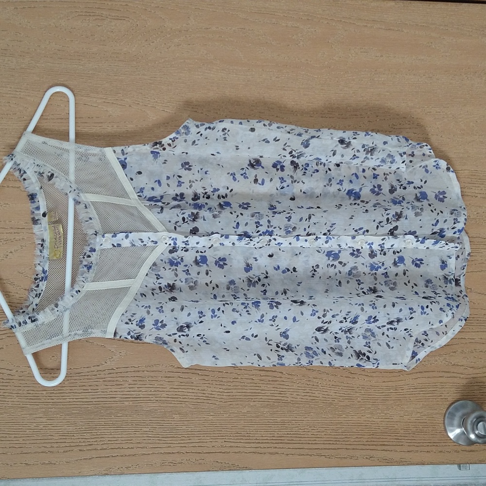 🌟$5 SALE🌟 Princess Vera Wang Shirt